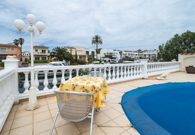 Villa in Empuriabrava - LV22 CAP RAS