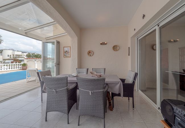 Villa in Empuriabrava - LV22 CAP RAS