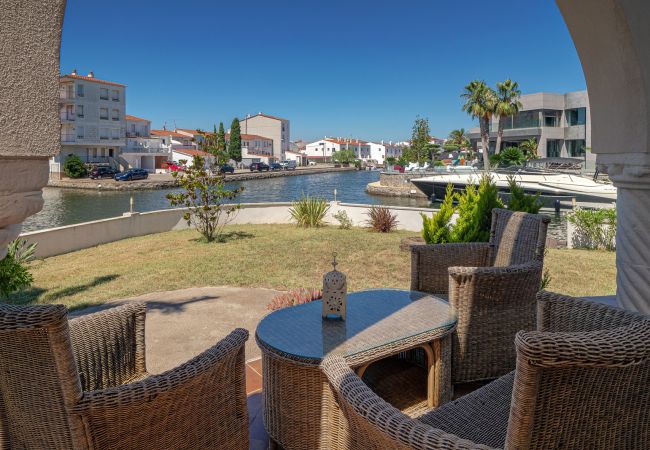 Villa in Empuriabrava - LV28 CAP RAS