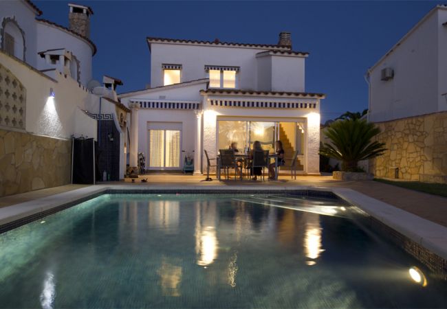 Villa in Empuriabrava - LV29 FALCONERA