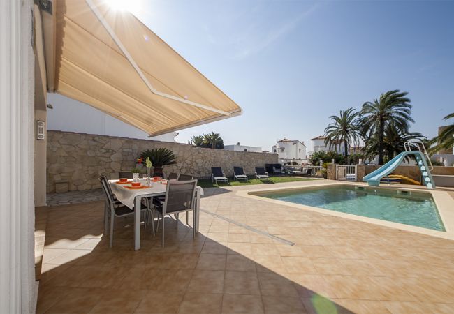 Villa in Empuriabrava - LV29 FALCONERA