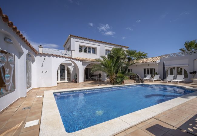 Villa in Empuriabrava - LV34 carmenço