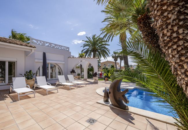 Villa in Empuriabrava - LV34 carmenço