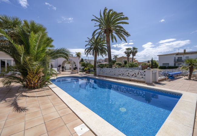 Villa in Empuriabrava - LV34 carmenço