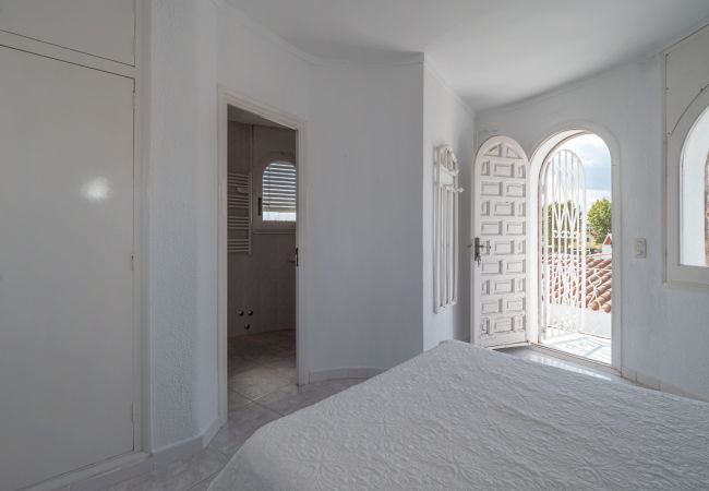 Villa in Empuriabrava - LV33 EMPURIES C