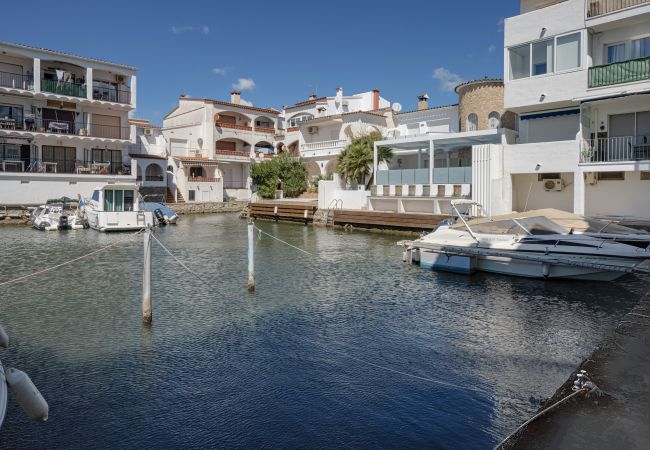 Ferienwohnung in Empuriabrava - ILA32 PORT MISTRAL