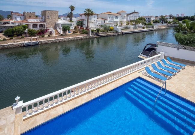 Villa in Empuriabrava - LV35 EMPURIES C