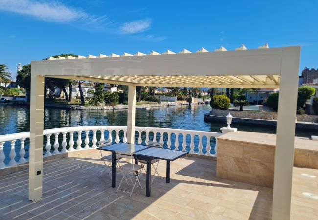 Villa in Empuriabrava - LV35 EMPURIES C