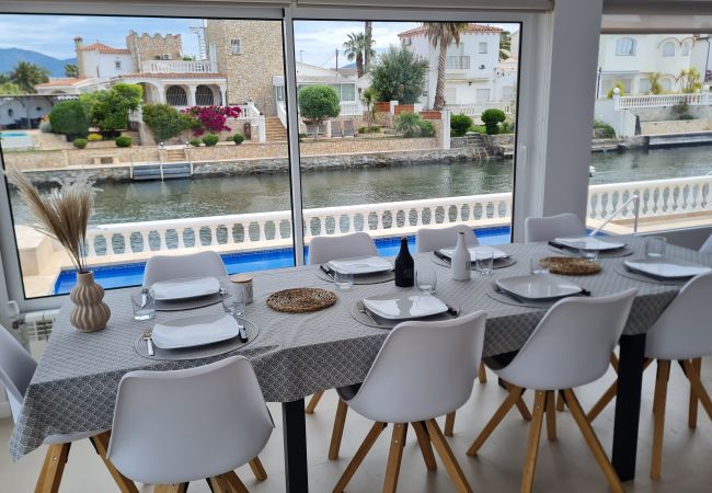 Villa in Empuriabrava - LV35 EMPURIES C