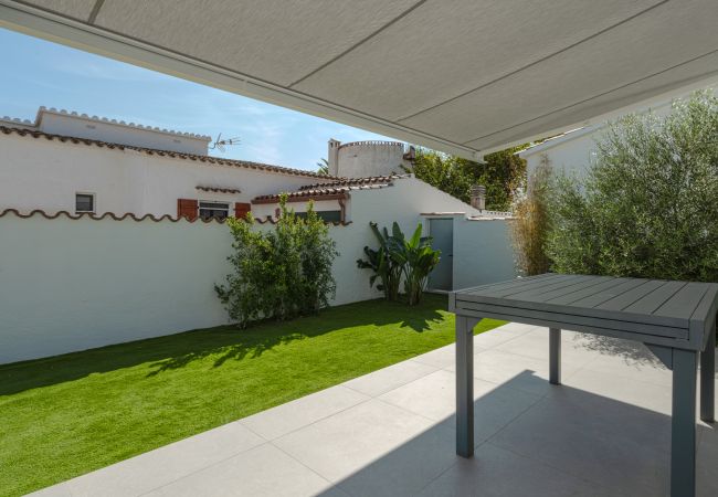 Villa in Empuriabrava - ILH03 MONTSENY