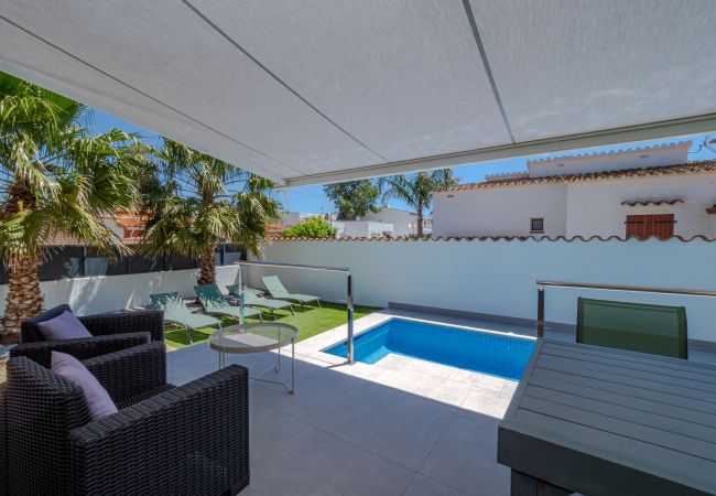 Villa in Empuriabrava - ILH03 MONTSENY