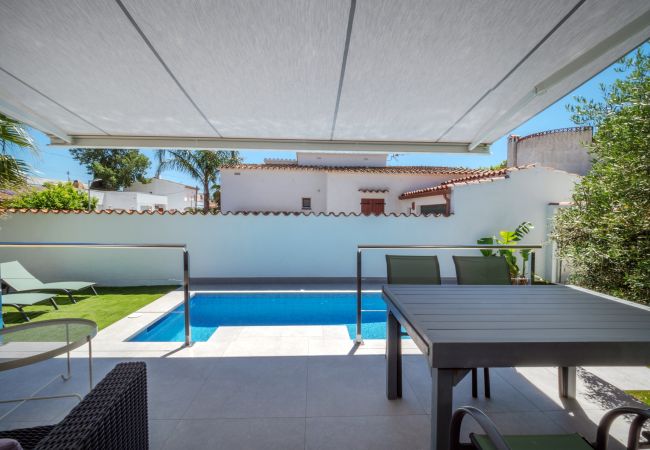 Villa in Empuriabrava - ILH03 MONTSENY