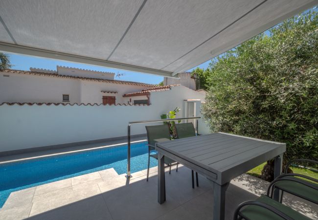 Villa in Empuriabrava - ILH03 MONTSENY