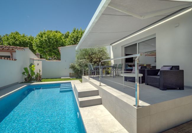 Villa in Empuriabrava - ILH03 MONTSENY